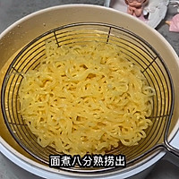 #巨下饭的家常菜#网红炒方便面的做法图解3