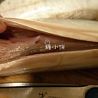 【黑椒盐烤鲭鱼Mackerel】附：内脏清理及鱼肉分片的做法图解2