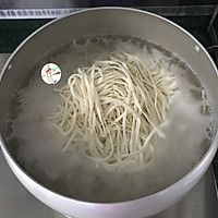 #厨房有维达洁净超省心#黄瓜火鸡酱拌面的做法图解9