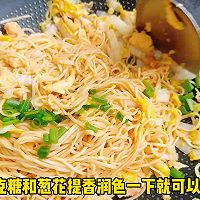 #《追着时间的厨房》节目同款美食复刻大赛# 鲜虾炒油面的做法图解12