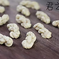做超酥软的蜂蜜麻花，好过年！的做法图解8