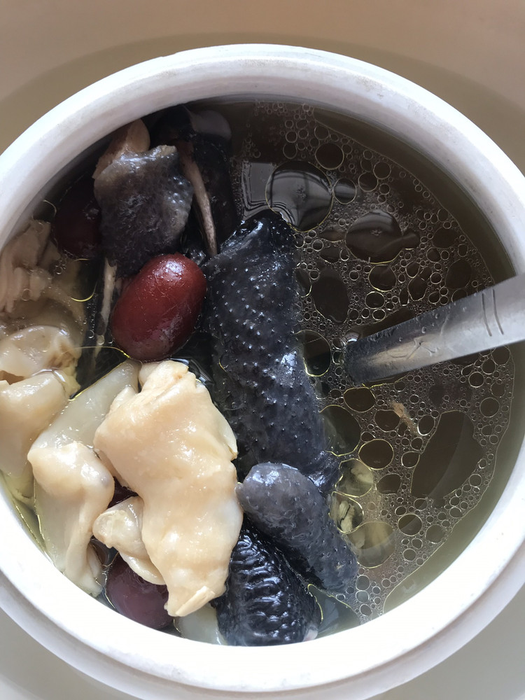 补血养颜之乌鸡炖花胶的做法