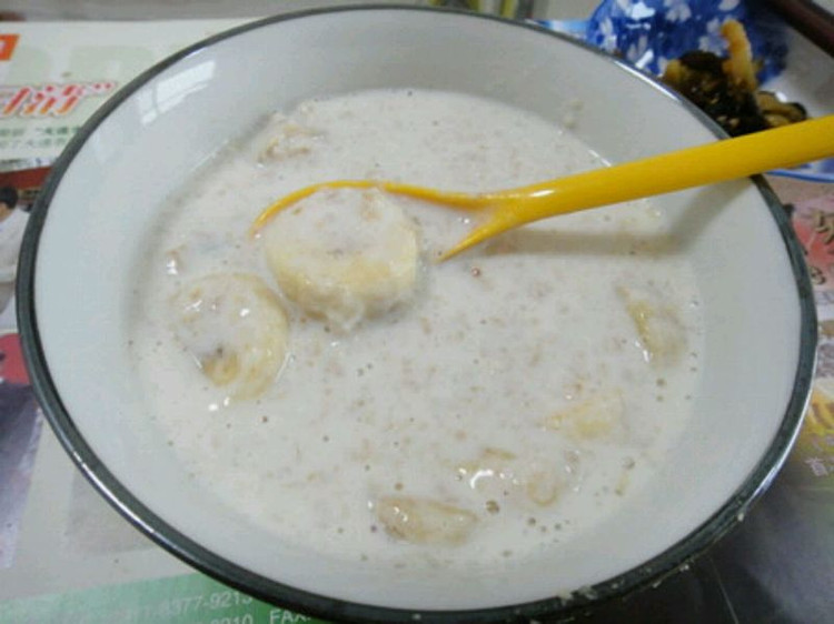 香蕉牛奶麦片粥的做法