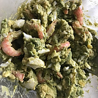 自创牛油果鸡蛋甜虾沙拉的做法图解4