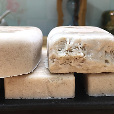 香蕉牛奶雪糕，制作超简单，甜甜蜜蜜，香蕉味十足，健康美味。