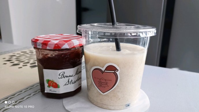 红枣莲子银耳草莓羹