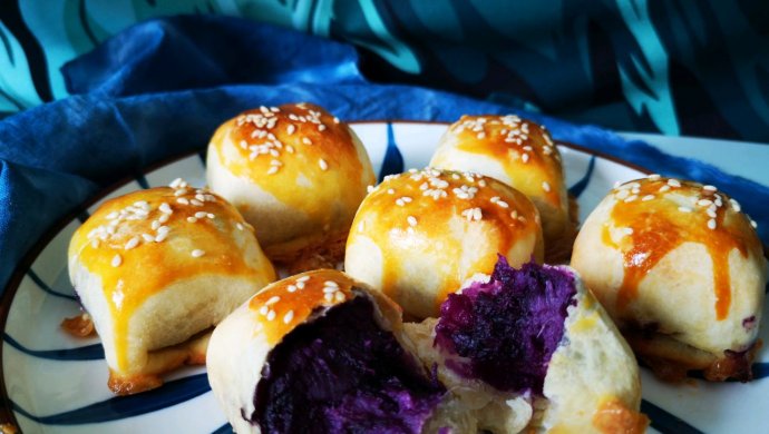 紫薯蛋黄酥