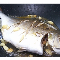 酸梅焖鱼～一点鱼腥味都没有，口感酸甜，吃过都赞不绝口的做法图解5