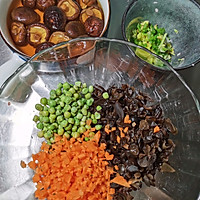 香菇鸡肉烧麦的做法图解3