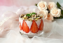 草莓果昔坚果酸奶杯#爽口凉菜，开胃一夏！#的做法