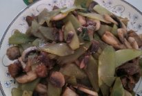 口蘑莴苣炒肉的做法