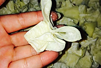 蝴蝶云吞 鲜甜葱花云吞 玉米汤底的做法