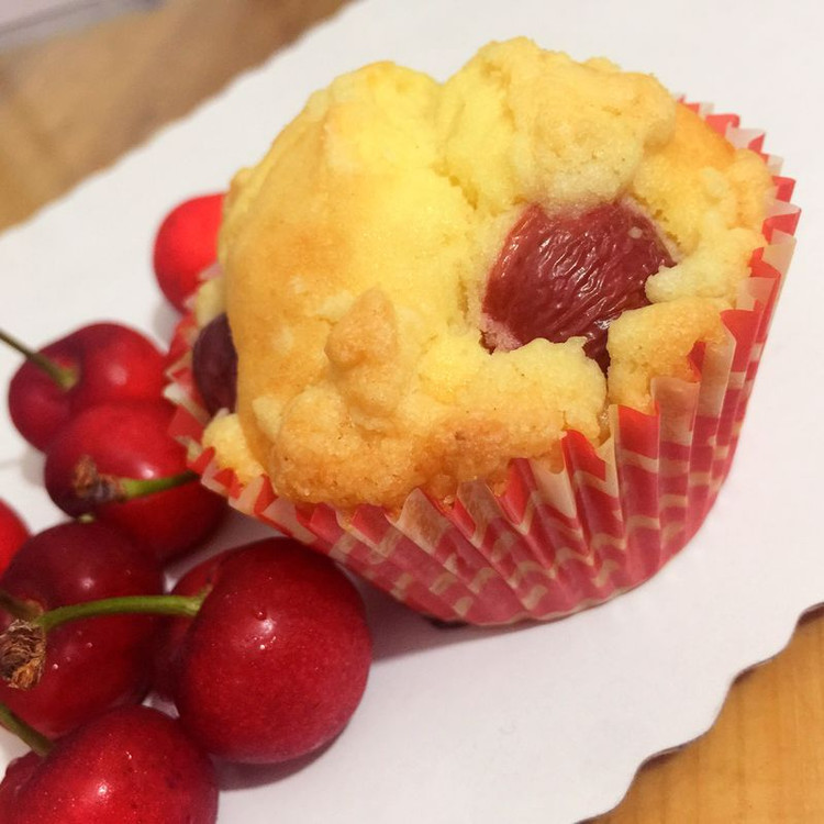 樱桃杏仁酥顶纸杯蛋糕cherry cupcake的做法