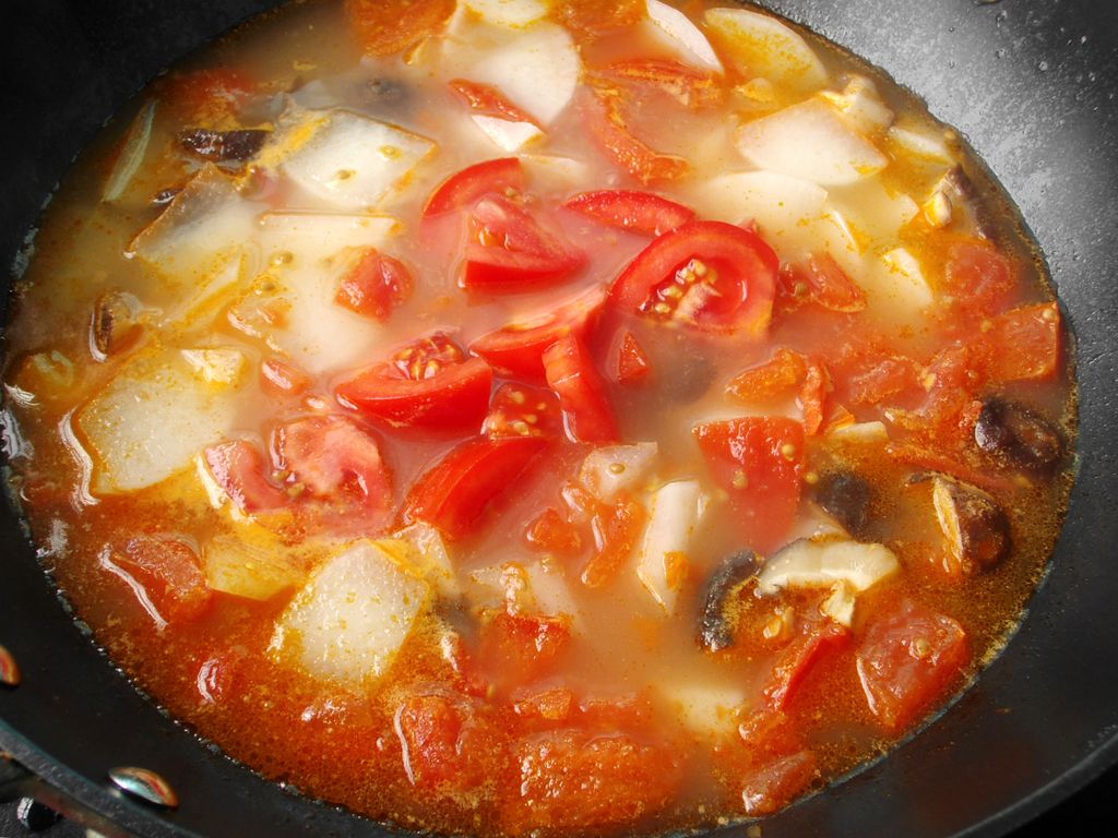 香菇番茄萝卜汤怎么做_香菇番茄萝卜汤的做法_缘豆儿_豆果美食