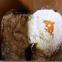 锦娘制——咸蛋黄肉松披萨的做法图解1