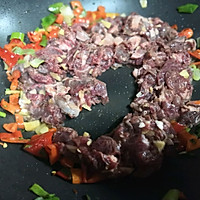 红椒煸炒牛肉的做法图解2