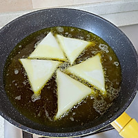 #菜油就选外婆乡，新鲜开榨抢先尝#油炸糖三角的做法图解7