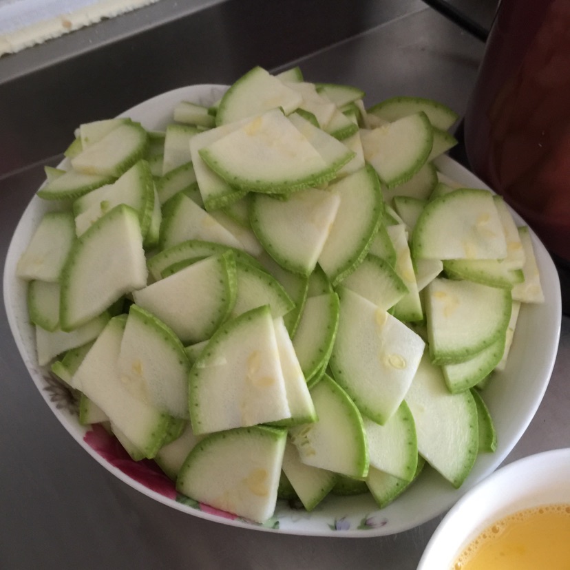 西葫芦蛋炒肉的做法图解1