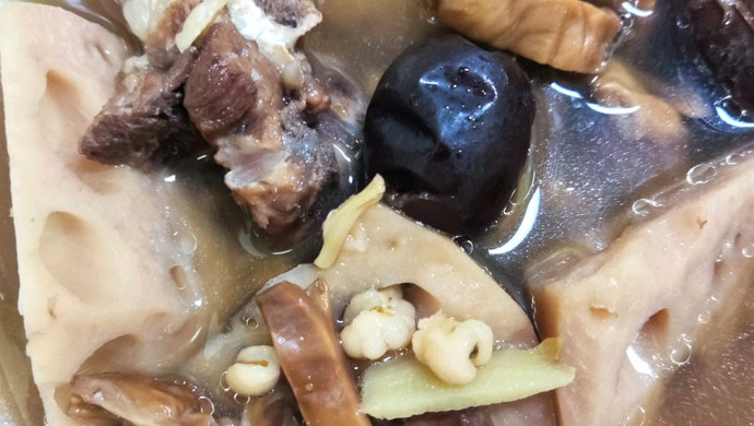 健脾祛湿补气汤：莲藕龙骨墨鱼汤