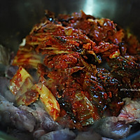 韩式猪肉辣白菜汤的做法图解2
