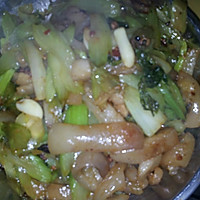 猪肉皮炒芹菜的做法图解5