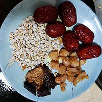 健脾祛湿补气汤：莲藕龙骨墨鱼汤的做法图解3