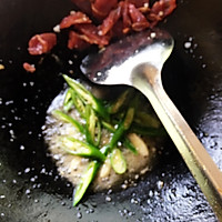 广式腊肠炒辣椒的做法图解4
