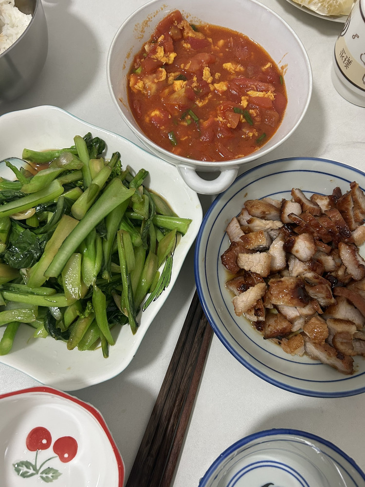 晚餐叉烧肉 番茄炒蛋 蒜蓉菜心的做法