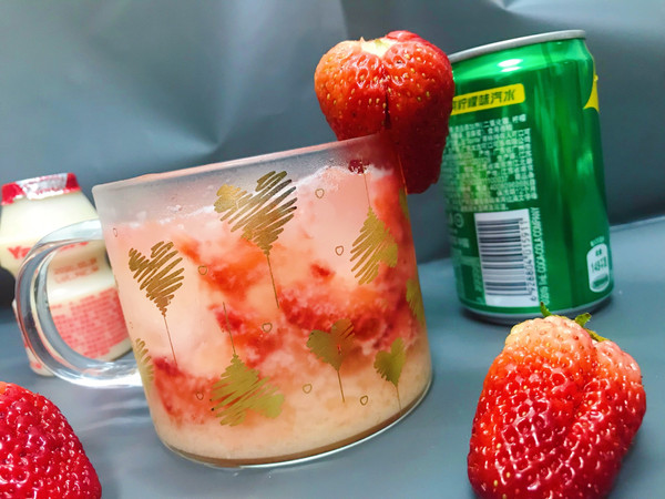 夏日草莓特饮
