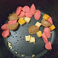 香菇烧鸡肉+青红椒脆皮肠便当的做法图解7