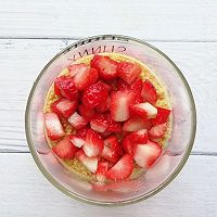 高颜值的酸奶草莓杯❗️超级好吃的做法图解8