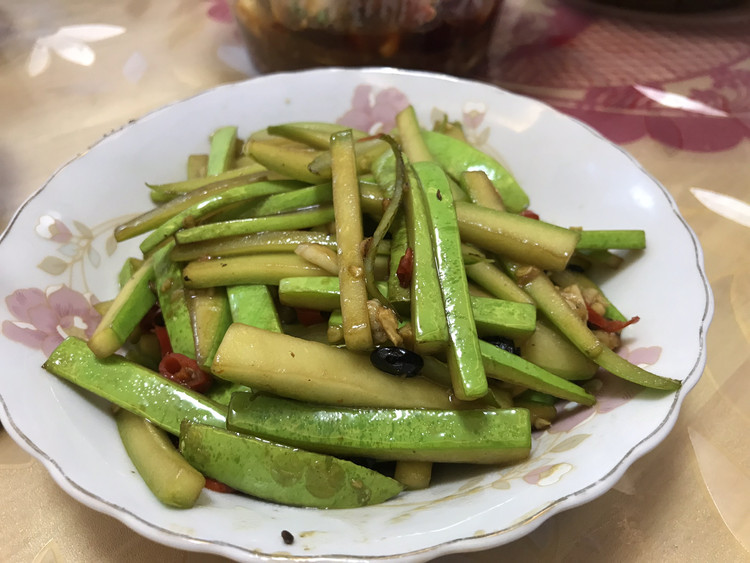 瓠子两吃，酸辣瓠子皮VS烧瓠子的做法