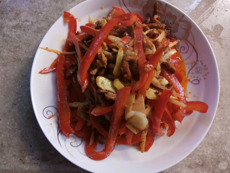 红椒子姜肉丝的做法