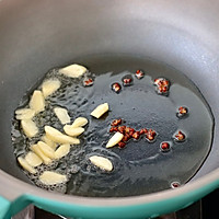 #舌尖上的乡村同款美食#鲜翠可口的眉豆鸡肉小炒的做法图解9