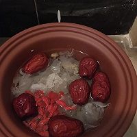 银耳莲子羹的做法图解1