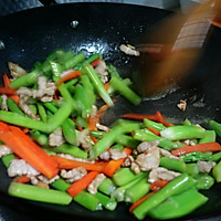 『好色』芦笋胡萝卜炒肉的做法图解4