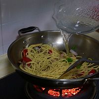 【少女小煮】黑椒意面的做法图解16
