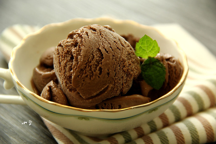 苦味巧克力冰淇淋的做法