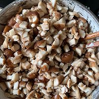猪肉香菇馅儿馄饨的做法图解4