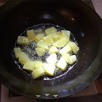 蒜香干煸土豆鸡翅的做法图解4