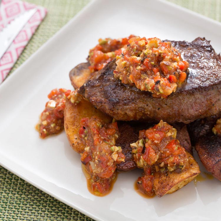 Fried beef with tomato sauce with Spanish bell pepper and baked potato