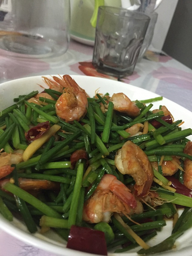 韭菜花炒基围虾的做法