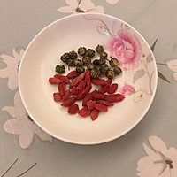 枸杞菊花茶的做法图解1