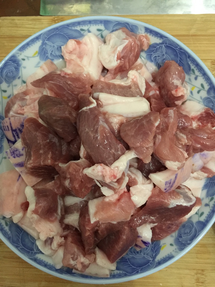 简单美味红烧肉的做法图解1