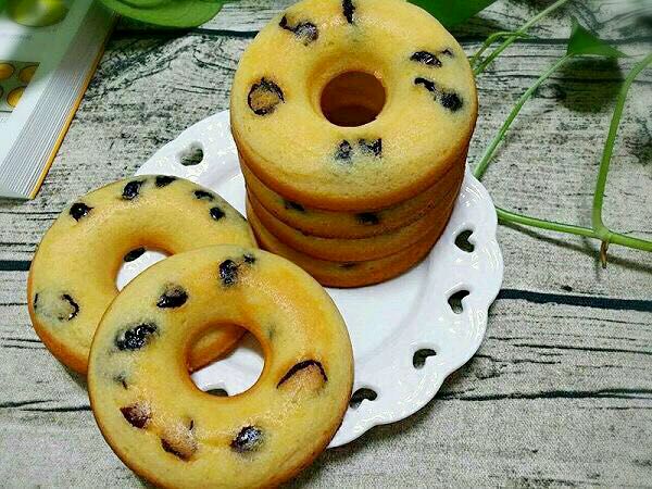 Cranberry cake doughnut