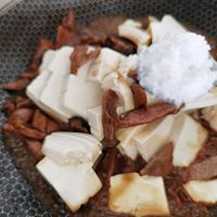 咸肉菌菇炖豆腐的做法图解16