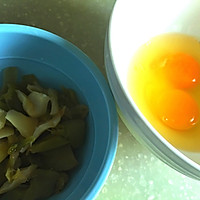 快手做汤～榨菜金针菇蛋会花汤的做法图解1