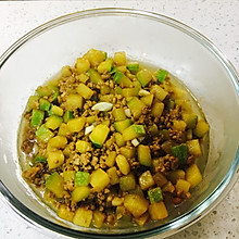 西葫芦土豆丁肉炸酱