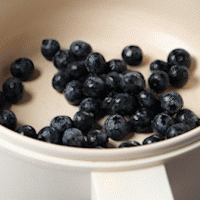 魔幻厨房|蓝莓溶豆，适合8个月以上蛋清不过敏的宝宝~的做法图解2