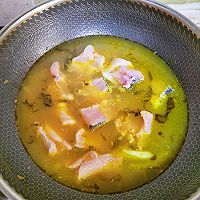 酸菜爽口，鱼肉鲜嫩，汤汁浓醇的金汤酸菜鱼的做法图解7